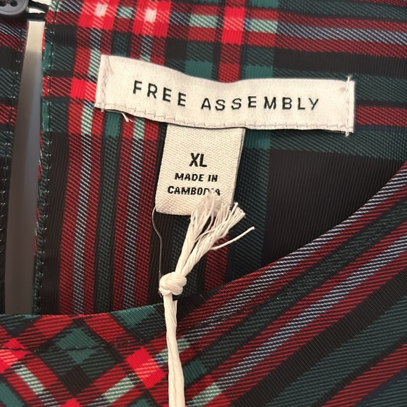 Plaid top with designer sleeves - Picture 8 of 9